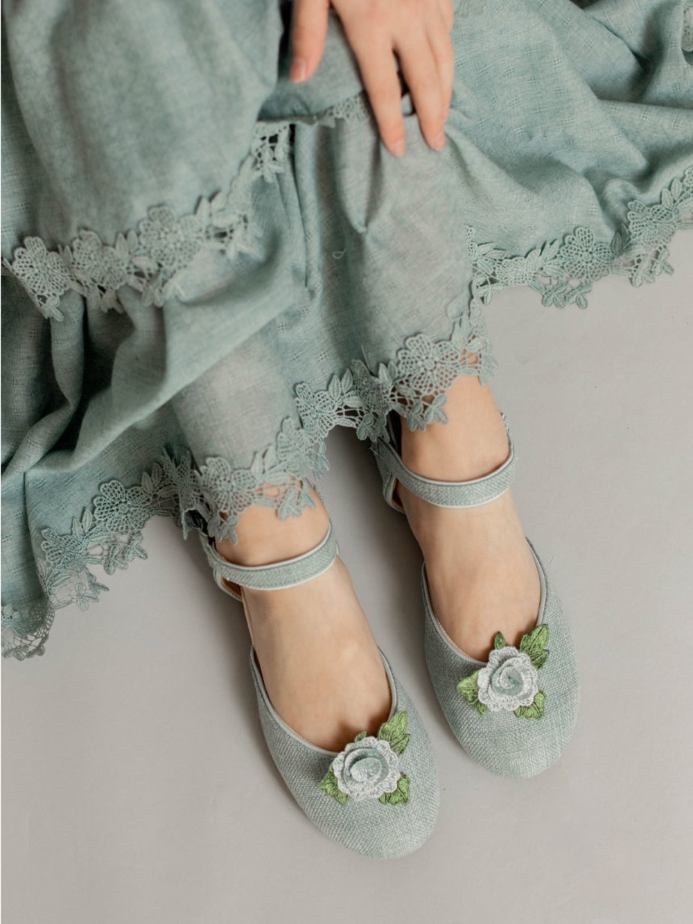 NEW Joyfolie Chenoa Flats Sage Green 3D Floral Mary Janes Girl's 4Y / Women’s 6